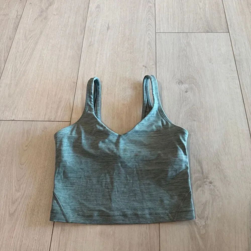 Lululemon women’s sports bra size 4
